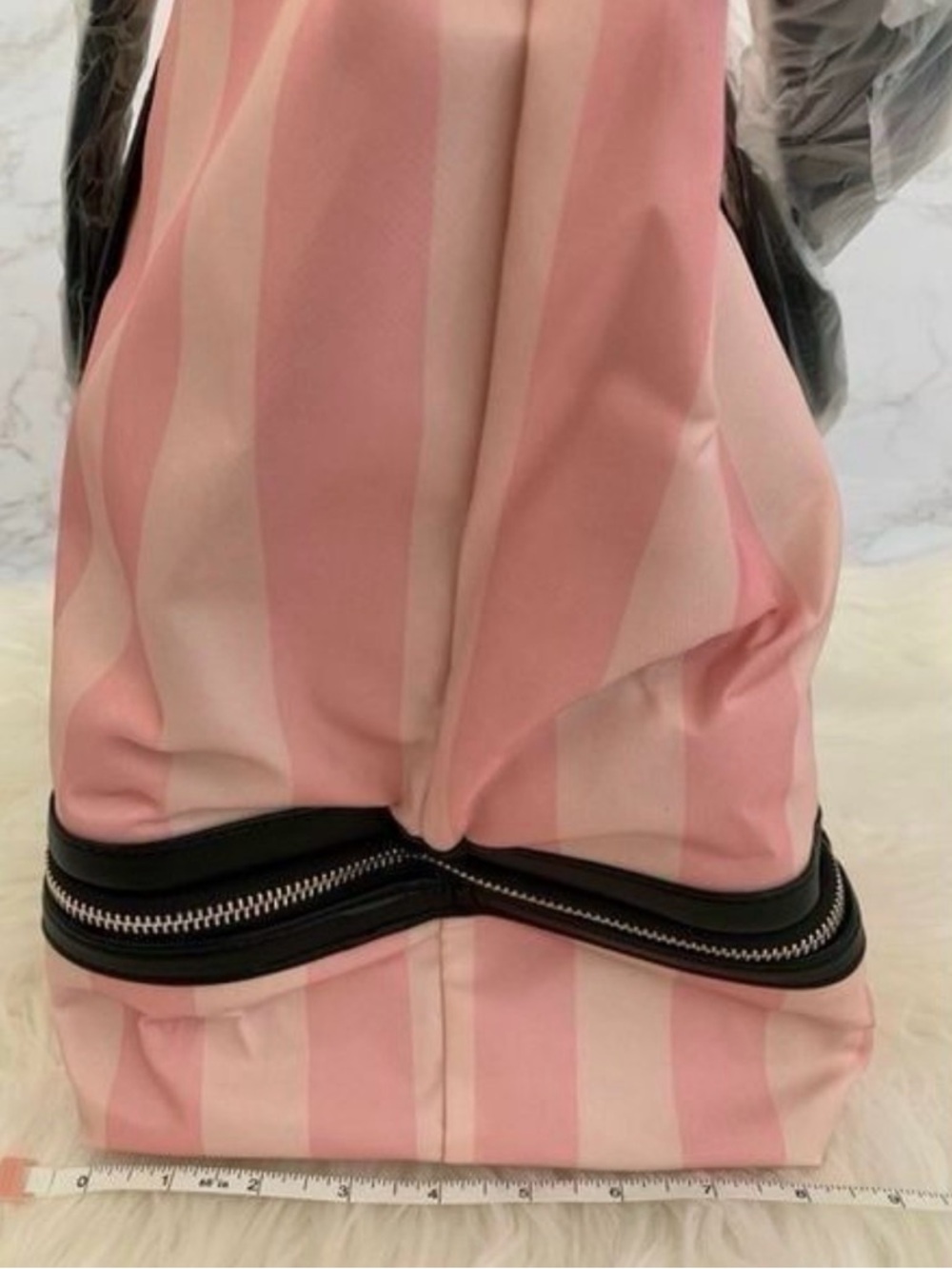 SOLD OUT ONLINE! NWT VICTORIA'S SECRET Weekender Bag - Picture 5 of 9